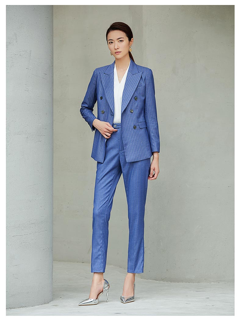 女士藍色條紋西服定制模特展示圖5